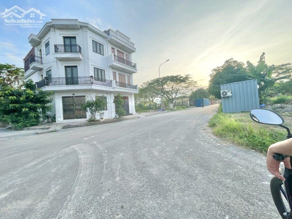BÁN NHÀ 3 TẦNG TẠI TRUNG TÂM HỒNG BÀNG