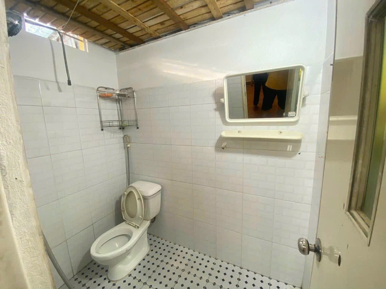 1.3 tỷ có nhà 64m2 Ngay đường máng có nhà C4, ô tô 7 chỗ vào nhà tại Văn Phong - Đồng Thái . Diện tích: 64m2