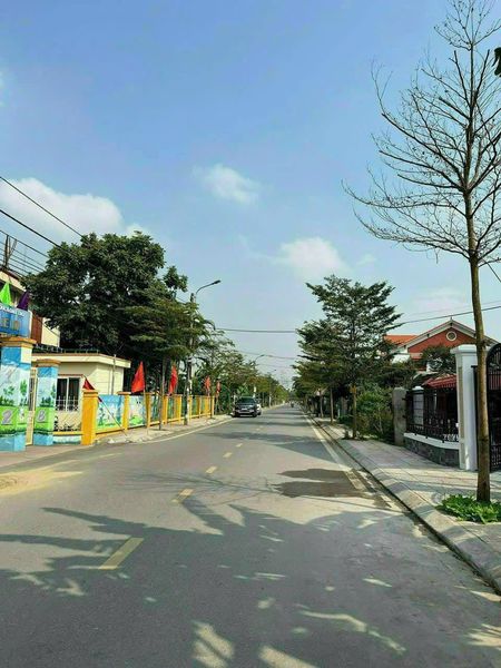 XẢ LỖ LÔ ĐẤT TRỤC XÃ LÊ LỢI