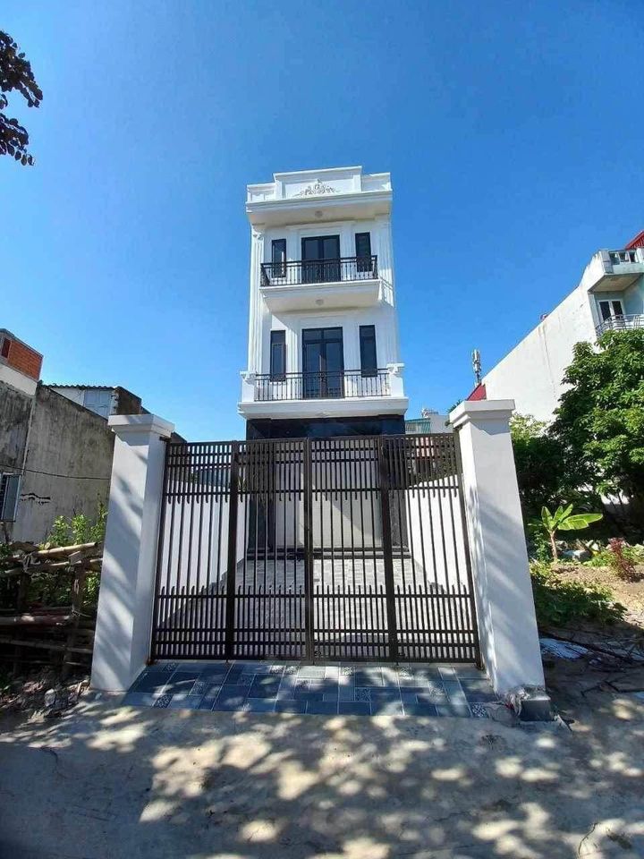 BÁN NHÀ 3 TẦNG 105M2 CÓ SÂN CỔNG RIÊNG TẠI VĨNH KHÊ - AN ĐỒNG