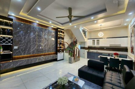 CHÍNH CHỦ BÁN NHÀ MẶT PHỐ CHỢ KINH DOANH BUÔN BÁN SẦM UẤT