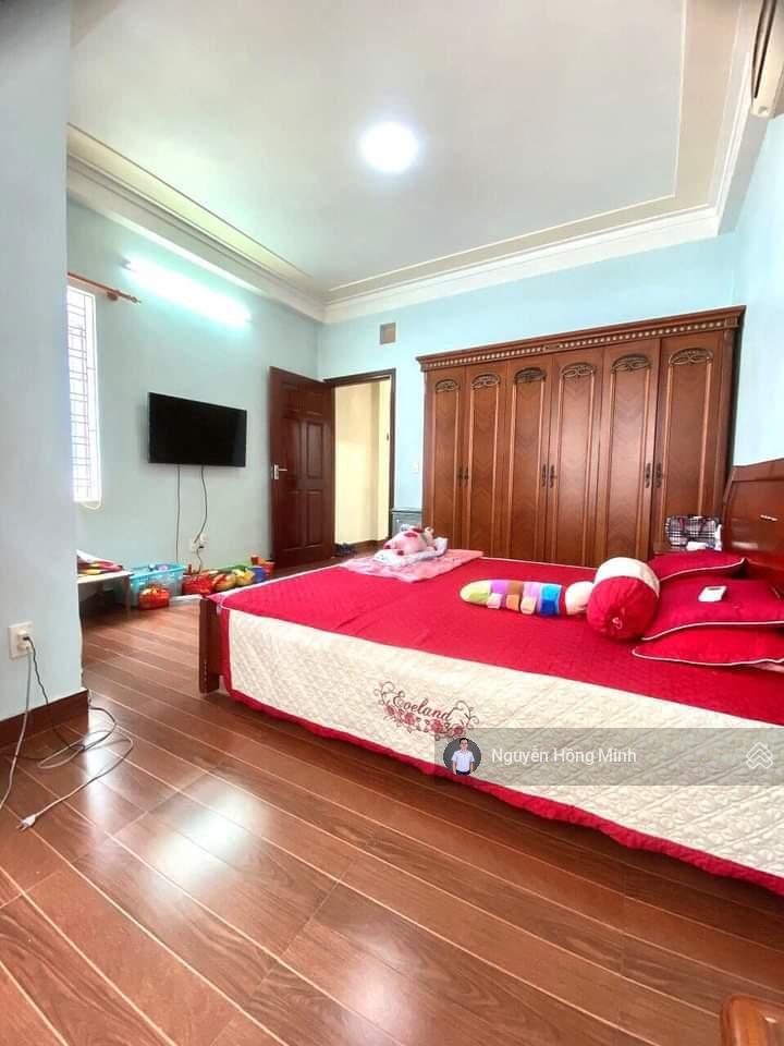 BÁN NHÀ PHỐ 3 TẦNG , Ô TÔ ĐỖ CỬA , GẦN CHỢ, TRƯỜNG HỌC CAO CẤP , GIÁ CHỈ HƠN 3 TỶ