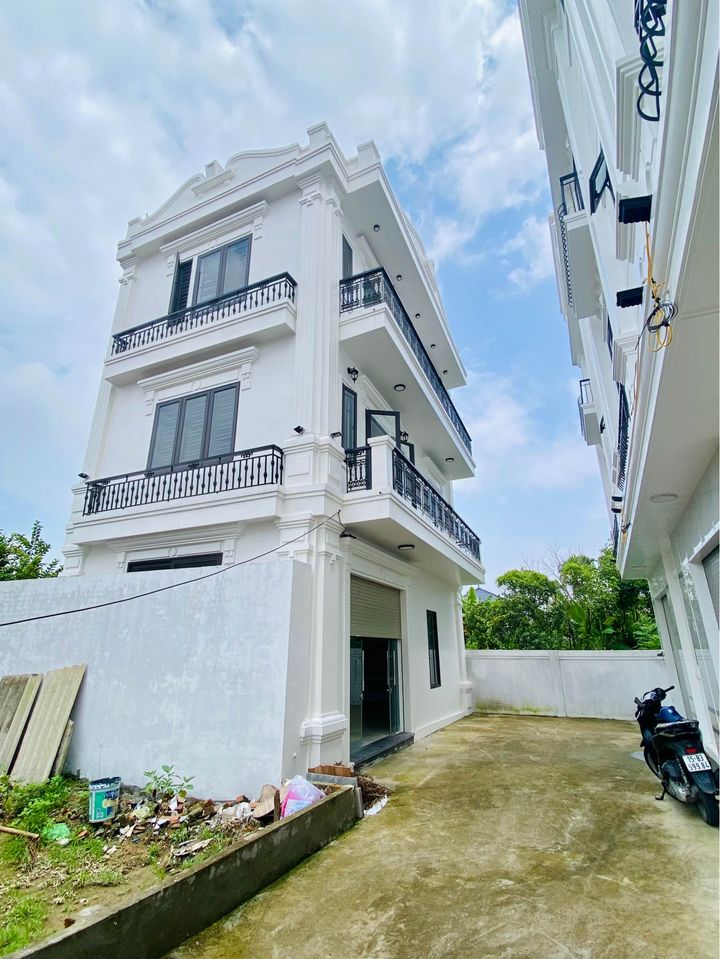 BÁN NHÀ 3 TẦNG ĐỘC LẬP GẦN CHỢ MINH KHA