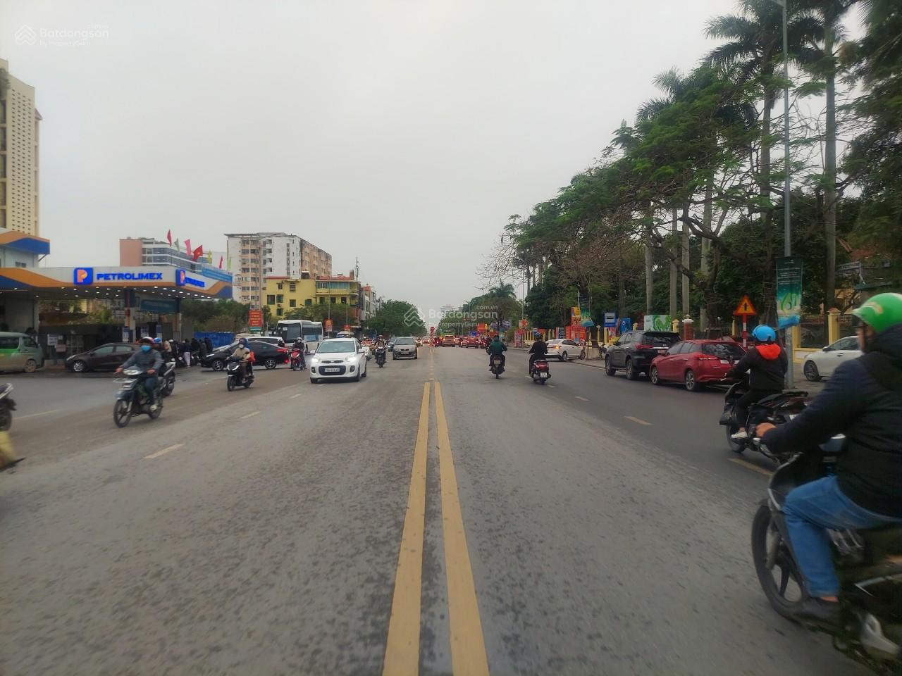 CẦN BÁN GẤP NHÀ MẶT ĐƯỜNG Ở NGUYỄN VĂN LINH DT200M2 NGANG 10M TẶNG DÒNG TIỀN 20TR/THÁNG