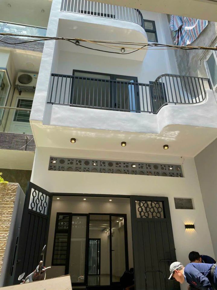 SIÊU PHẨM SAU MẶT ĐƯỜNG TÔN ĐỨC THẮNG, SỞ DẦU