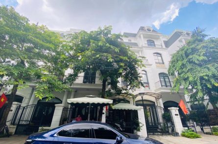 GIA ĐÌNH CẦN BÁN GẤP 2 CĂN LIỀN KỀ PHÂN KHU PARIS
