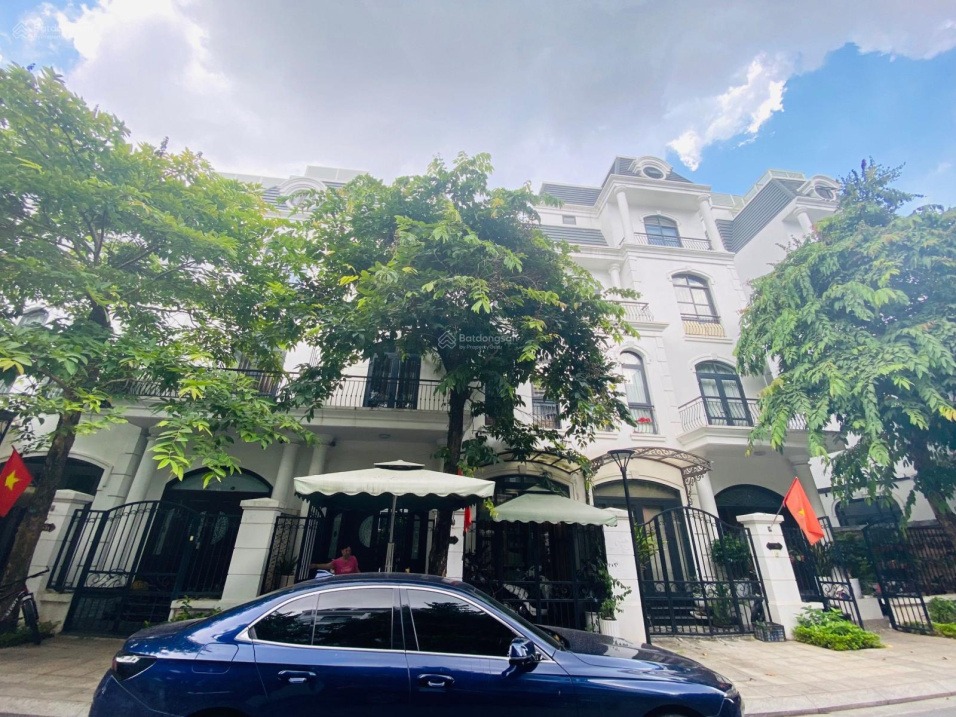 GIA ĐÌNH CẦN BÁN GẤP 2 CĂN LIỀN KỀ PHÂN KHU PARIS
