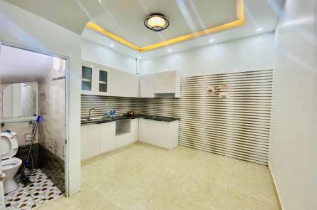 BÁN NHÀ 3 TẦNG TIỀN PHONG Ô TÔ ĐỖ  CỬA