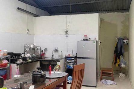 BÁN ĐẤT TẶNG NHÀ CẤP 4 CÓ SÂN CỔNG SẠCH ĐẸP VỀ Ở LUÔN