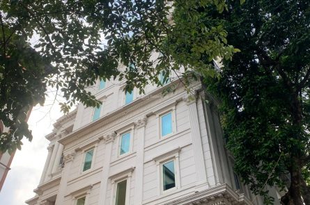 BÁN TOÀ NHÀ KHÁCH SẠN 10 TẦNG 68 PHÒNG MẶT PHỐ NÚI NGỌC, GIÁ  THANH LÝ