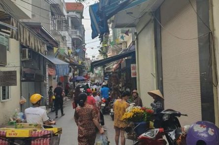 BÁN NHÀ MẶT NGÕ BUÔN BÁN SẦM UẤT