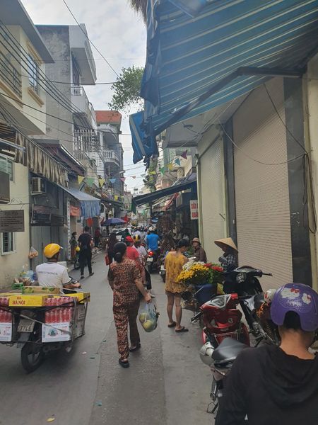 BÁN NHÀ MẶT NGÕ BUÔN BÁN SẦM UẤT