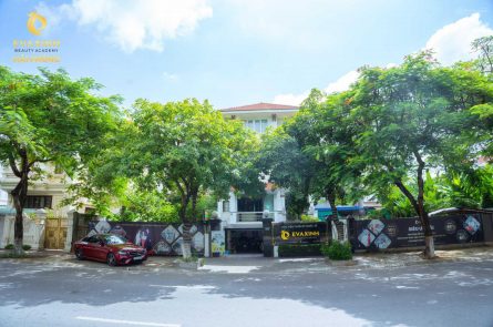 Chính chủ miễn MG bán biệt thự 200m2 full nội thất cao cấp đắc địa mặt đường Phạm Văn Đồng Anh Dũng