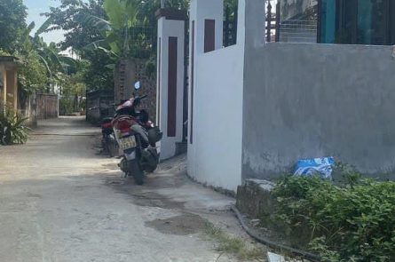 CẦN BÁN NHÀ 2 TẦNG HOA ĐỘNG MỚI XÂY