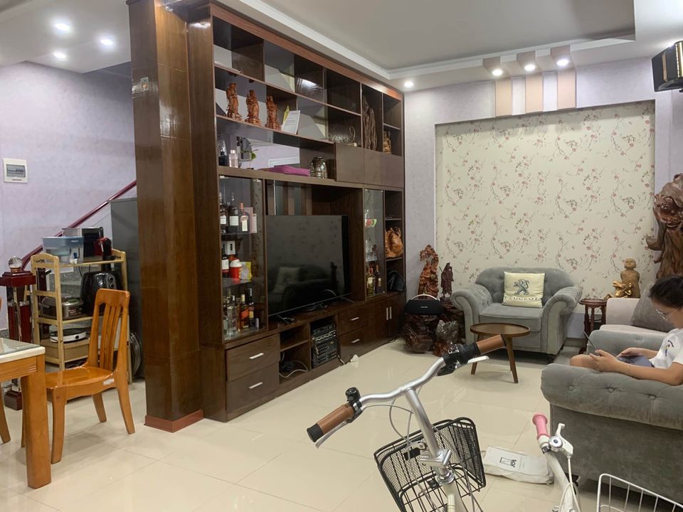 BÁN NHÀ 3 TẦNG ĐỘC LẬP NGAY GẦN NGÃ 5 CO.OP MART