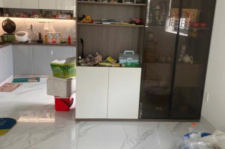 Chủ gửi bán nhà bà tầng để lại hết nội thất vị trí trung tâm Hoa Động.