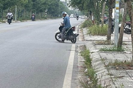 LÔ MẶT ĐƯỜNG MÁNG NƯỚC NGANG 7M NGANG GẦN COFFE THỨC