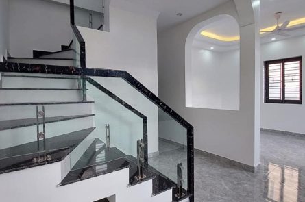 BÁN NHÀ 3 TẦNG Ở THỊ TRẤN AN DƯƠNG, NGAY BỜ HỒ RẾ