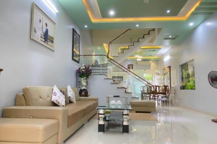 Dân xây độc lập móng cọc ép nhồi 3 tầng sân cổng cực rộng