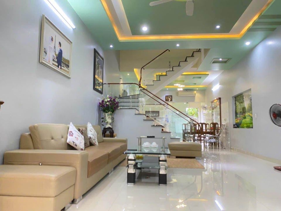 Dân xây độc lập móng cọc ép nhồi 3 tầng sân cổng cực rộng