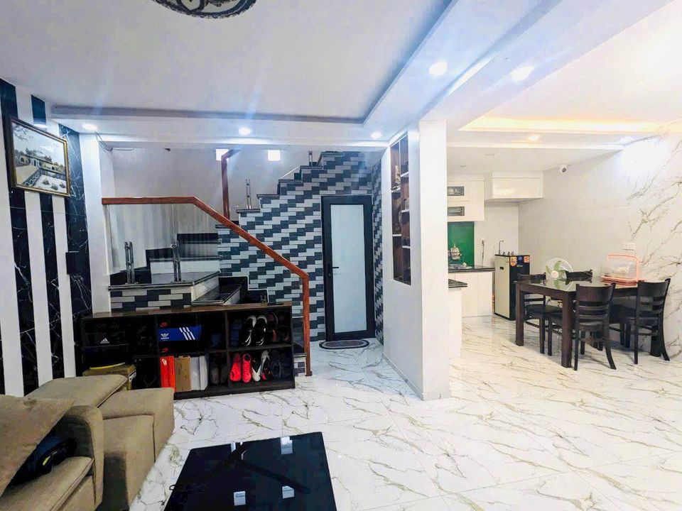Nhà 3 TẦNG ĐỘC LẬP NGUYỄN CÔNG TRỨ