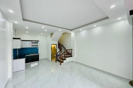 Chính chủ cần bán căn nhà tại 229 miếu 2 xã  Diện tích: 40m2 x 3,5 tầng