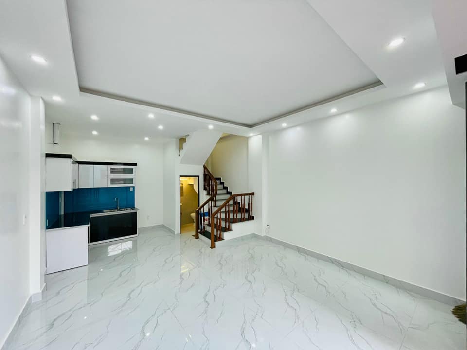 Chính chủ cần bán căn nhà tại 229 miếu 2 xã  Diện tích: 40m2 x 3,5 tầng