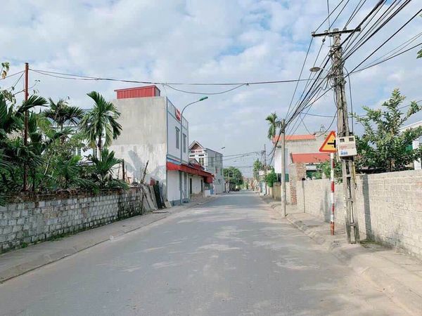 BÁN LÔ GIÁ CỰC SỐC GIÁ 1x TRIỆU/m2 MẶT PHỐ SÔNG HE GẦN SÁT VINHOMES