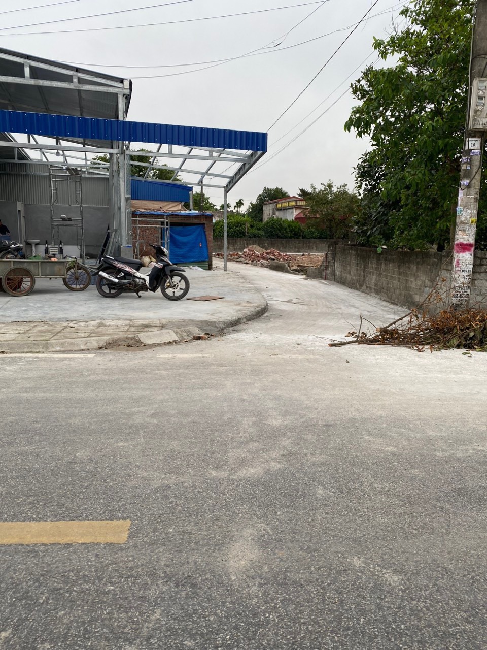 Đường thông thông ngõ rộng, 1 ngoặt ra đường Wbank, 1 ngoặt ra trục xã khối uỷ ban hành chính. Thôn Đoàn Tiến, Đặng Cương