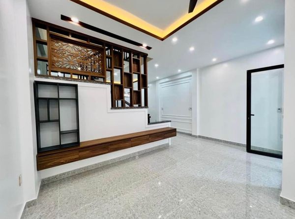 Cân bán căn nhà 60m2 sân cổng nhà độc lập. Tại hoàng mai-đồng thái-an dương.