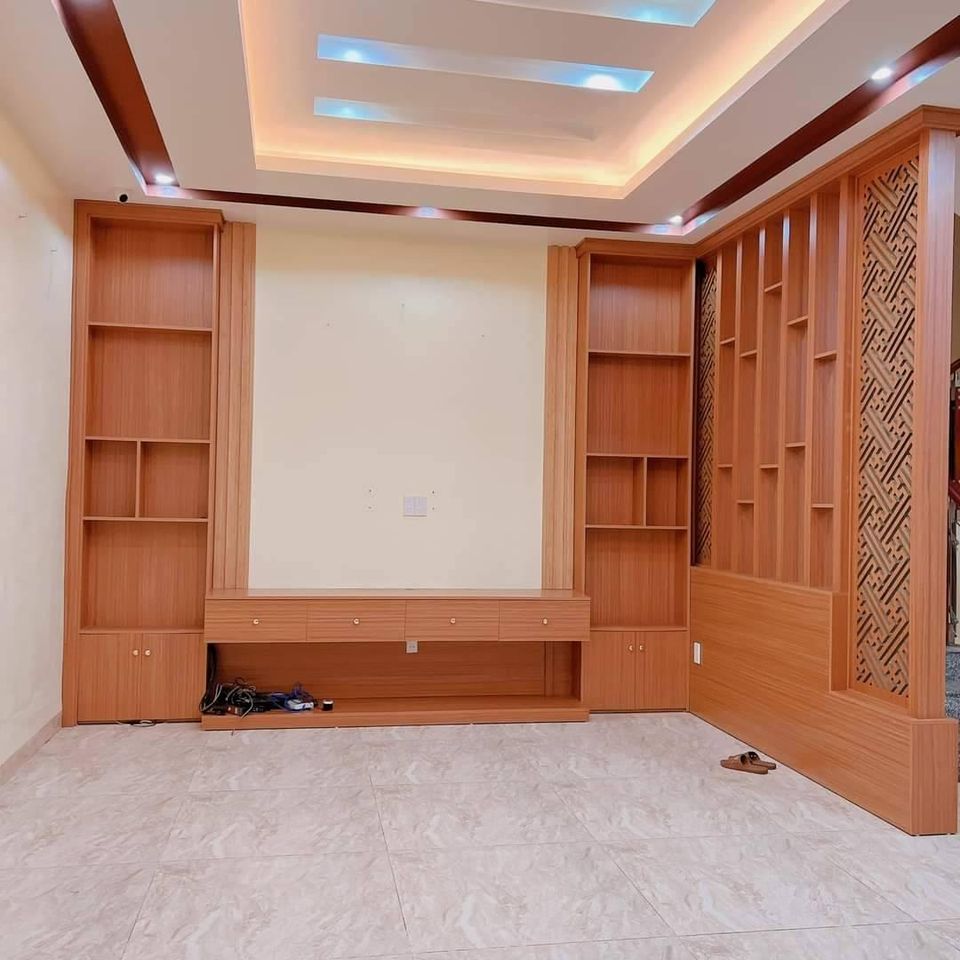 Chính chủ chuyển nhượng nhà xây mới 80% sau dãy mặt đường Đà Nẵng. Ngõ 279 đối diện cổng Chợ Cầu tre.