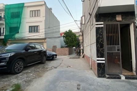 Bán căn góc 3 tầng trong ngõ đường Khúc Thừa Dụ 1. Ô tô vào tận nơi.