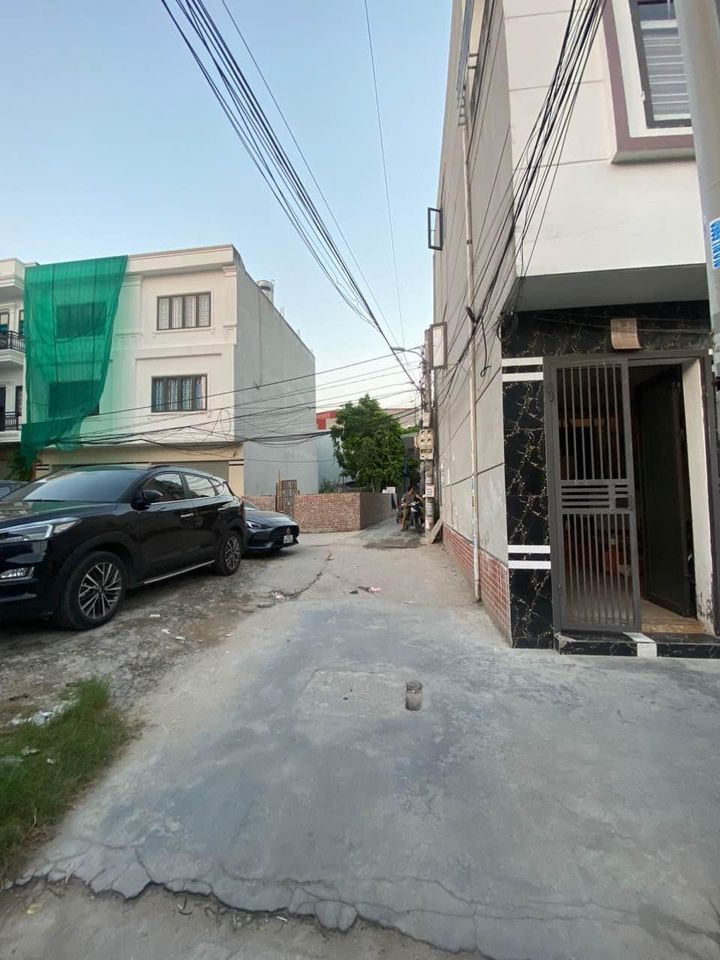 Bán căn góc 3 tầng trong ngõ đường Khúc Thừa Dụ 1. Ô tô vào tận nơi.