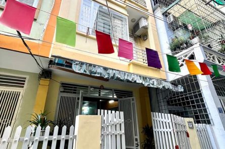 BÁN NHÀ 3,5 TẦNG PHỐ THIÊN LÔI GẦN CHỢ ĐÔN