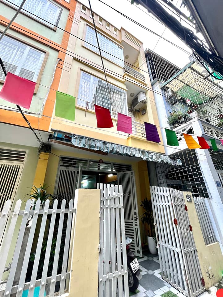 BÁN NHÀ 3,5 TẦNG PHỐ THIÊN LÔI GẦN CHỢ ĐÔN